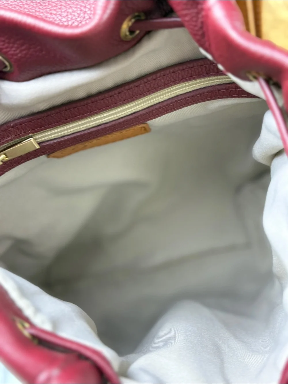 Valentina Italia Red Burgundy Leather Drawstring Backpack Purse w/ Tan Trim EUC